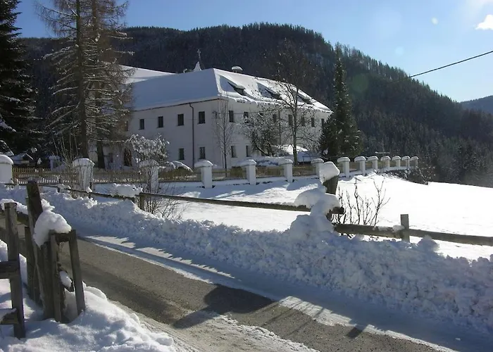 Berg Castle Kloesterle Nyaraló *