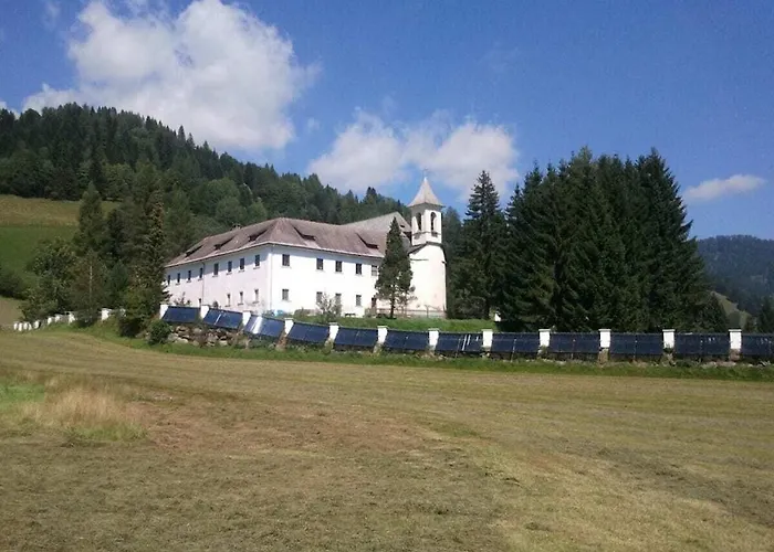 Feriehus Berg Castle Kloesterle Gnesau